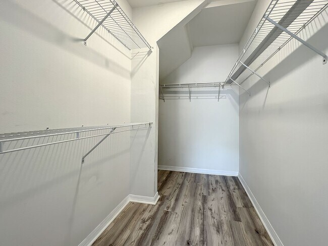 Building Photo - 696 Seabrook Ct