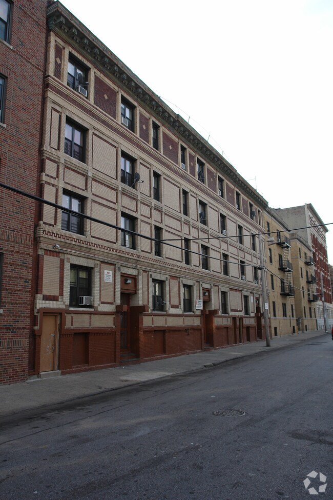 7682 Hamilton Avenue 7682 Hamilton Ave Yonkers NY 10705 Apartment