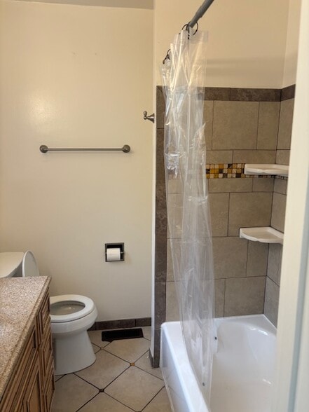 downstairs bathroom - 8033 Winthrope St