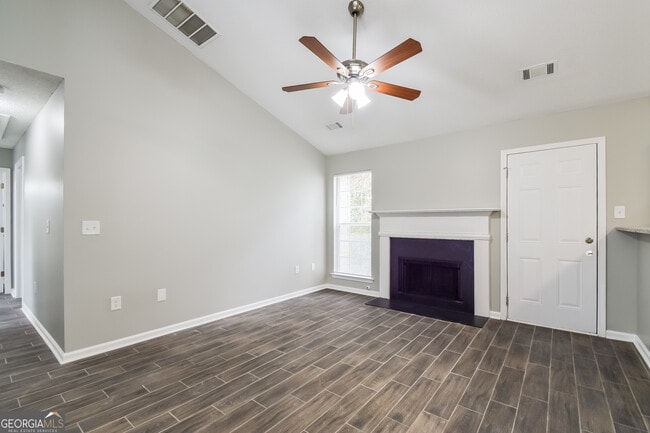 Building Photo - 9407 Rollinghills Dr