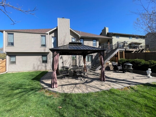 Building Photo - Home For Rent Bellevue.