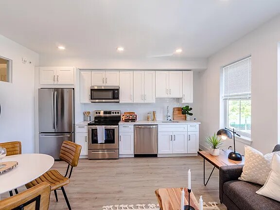 Building Photo - 1201 W Girard Ave