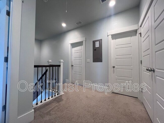 Building Photo - 244 Great Lawn Dr