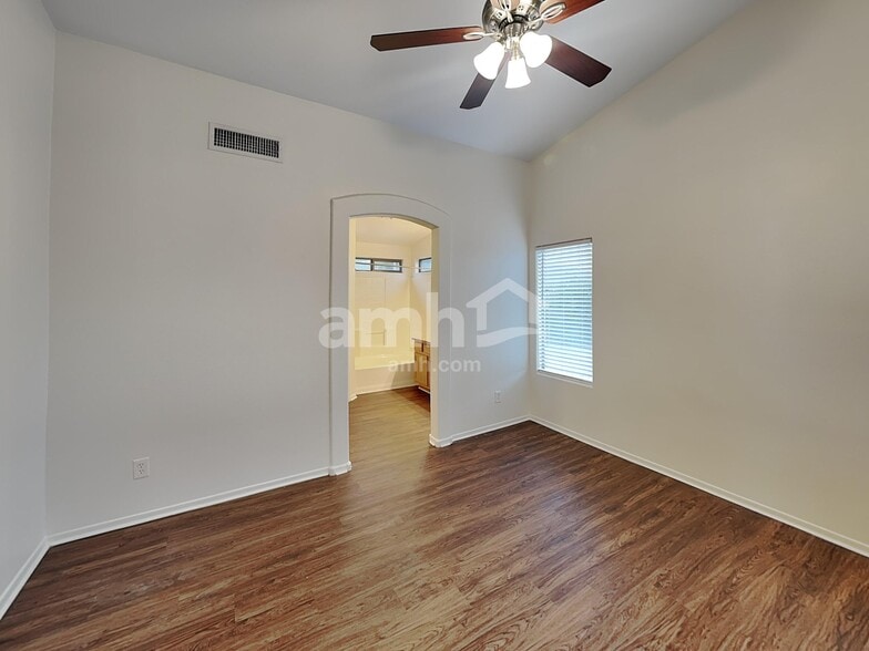 Building Photo - 14943 N 133rd Ln