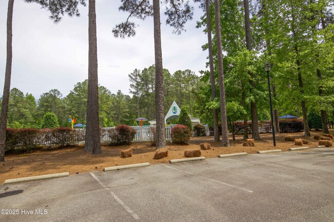 Building Photo - 104 Pine Hawk Dr