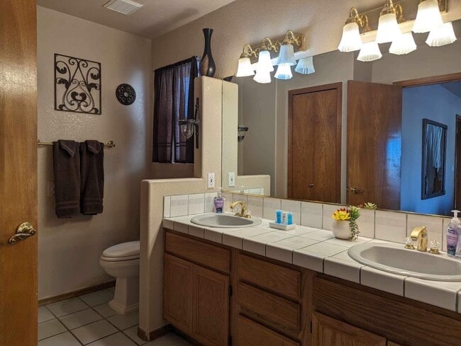 Master Bathroom - 2760 Inverness Dr