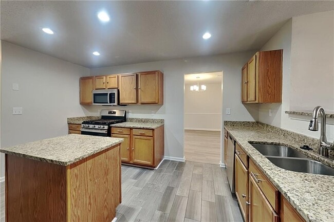 Building Photo - 137 Legend Creek Dr