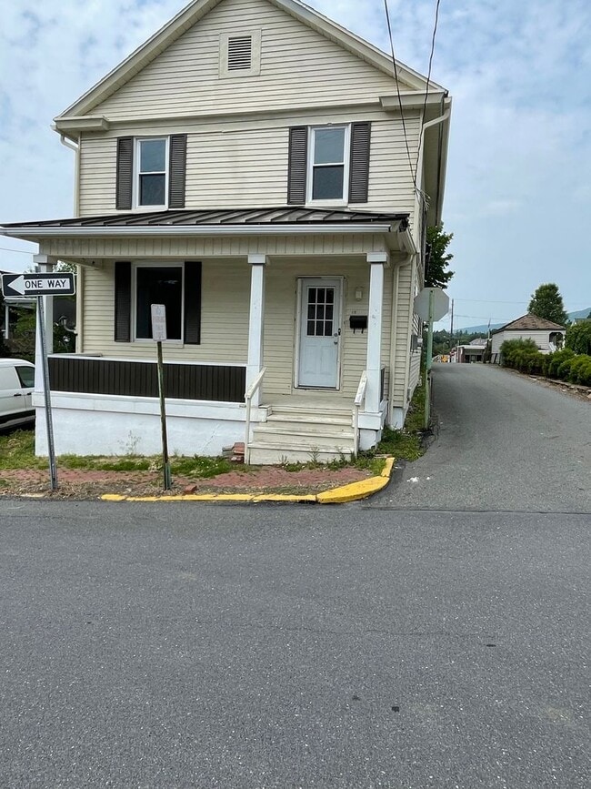 Primary Photo - 3 Bed 1 Bath House in Williamstown