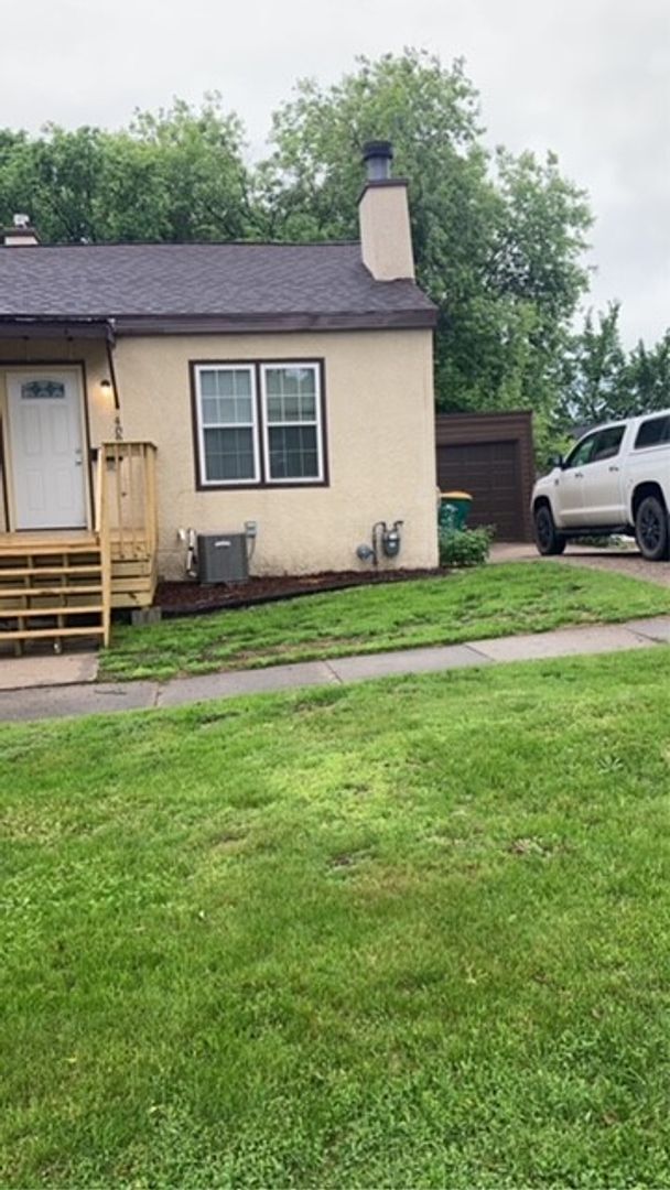 Building Photo - 4 bed 2 bath single family home