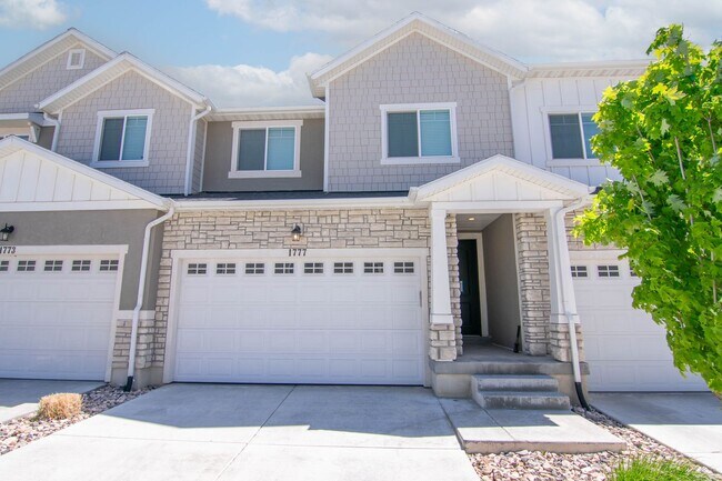 Building Photo - Beautiful 4 Bedroom Townhome in Saratoga Springs!