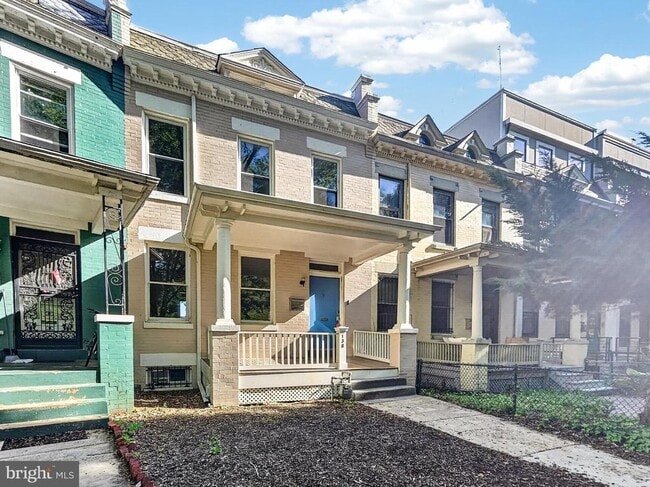 Building Photo - 138 Bryant St NW