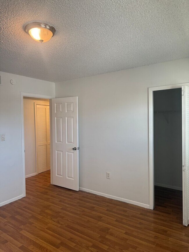 Building Photo - 861 Sky Lake Cir
