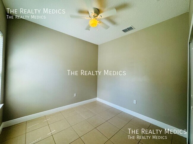 Building Photo - 1417 Swan Ct