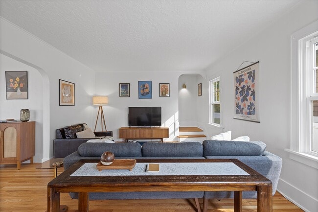 Building Photo - 7227 SE Hawthorne Blvd