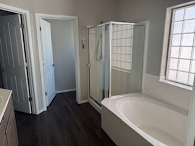 Building Photo - Charming 3 Bedroom 2 Bathroom With Den Hom...