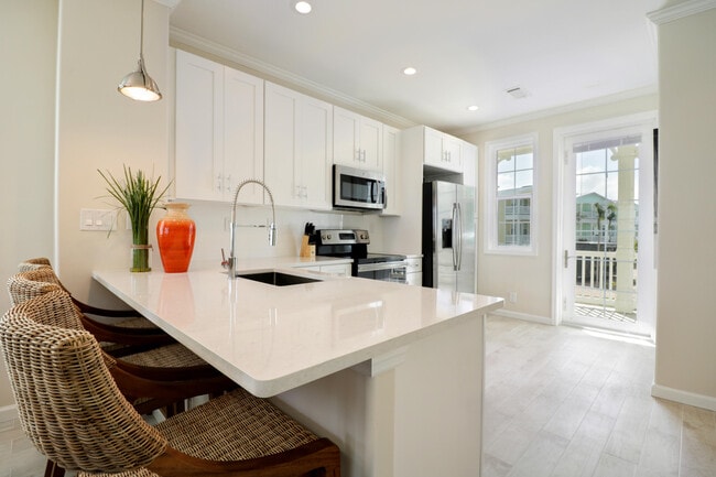 Building Photo - 28514 Channel View Dr