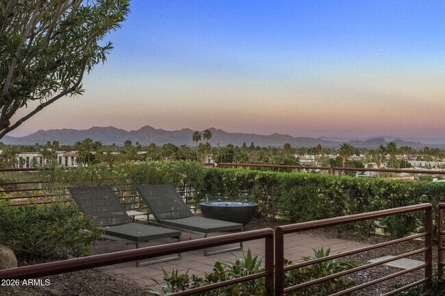 Building Photo - 7167 E Rancho Vista Dr