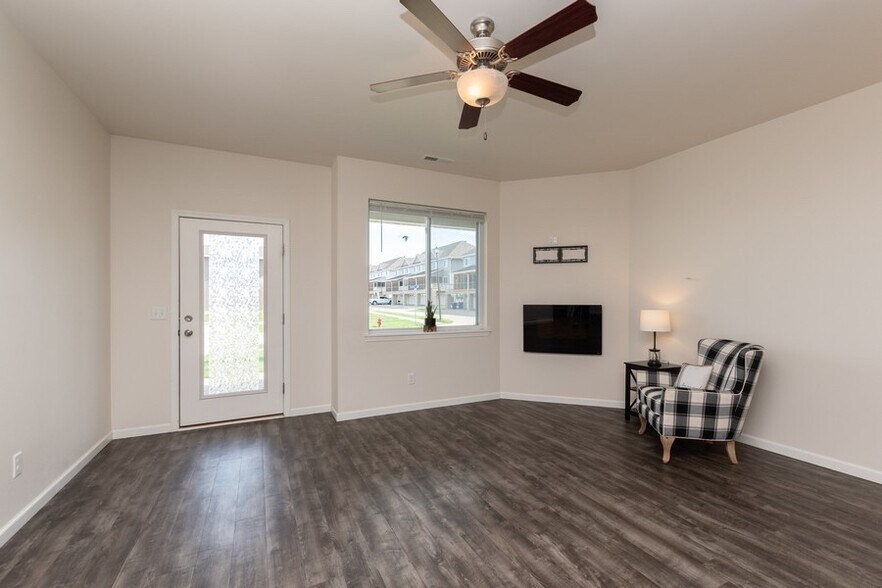 Building Photo - 1139 Lily Ln