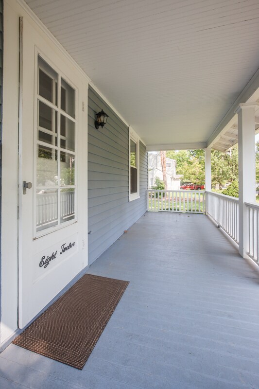 Building Photo - 812 Floral Ave