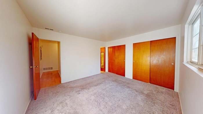 Building Photo - 438 Seminole Way
