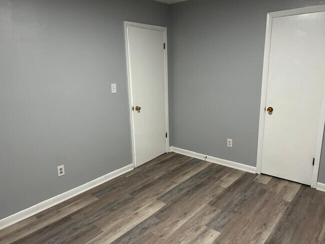 Building Photo - 614 Miller Ave
