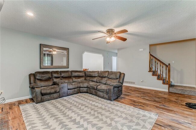 Building Photo - 58 Regent Ct