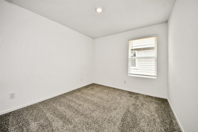 Building Photo - 27458 Serene Pne Dr