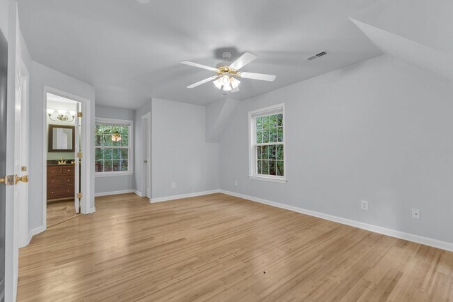 Building Photo - Peaceful Country Home Close to Chapel Hill