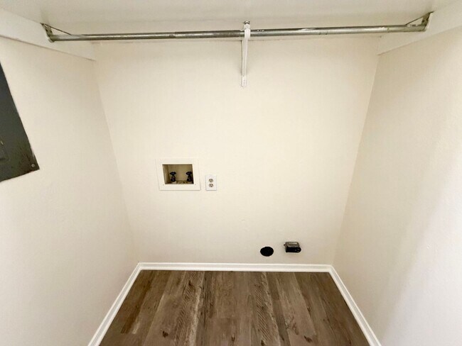Building Photo - 3825 Kimberly Dr