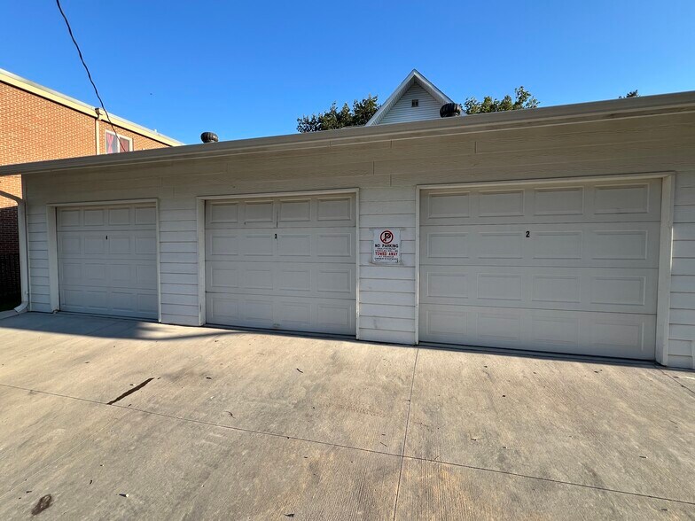 Secured garage with electric opener and there is a door to the house on the other side - 3260 Starr St