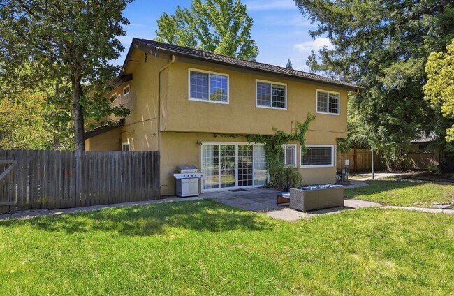 Building Photo - Wonderful 4bd/2.5ba Cameron Park Home with Pool and RV Access!