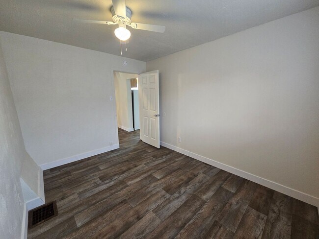 Building Photo - Northside Spokane! Available Now! Move In Special!!