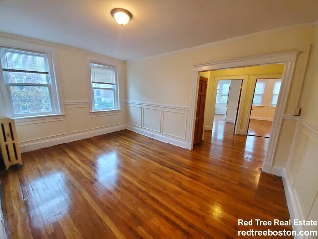 Building Photo - 248 Kelton St