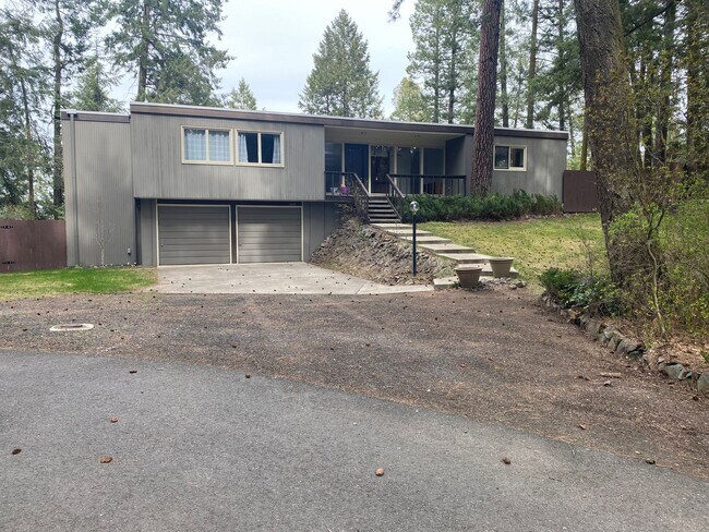 Primary Photo - Unique View Property 3 bed, 3 bath located...