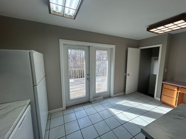 Building Photo - 2801 Royal Glen Dr