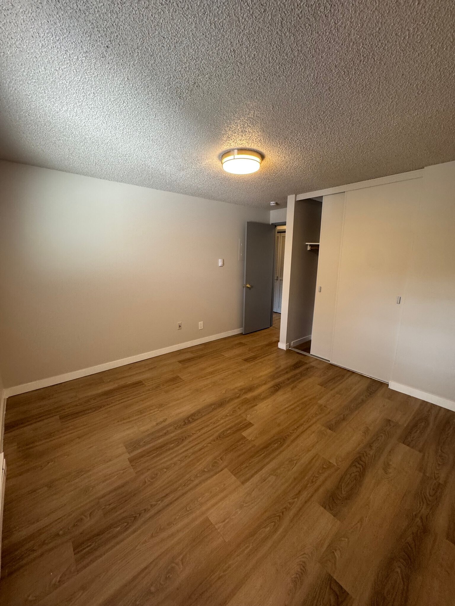 Building Photo - 308 Summit Ave N