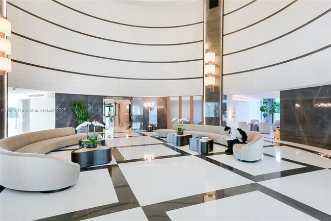 Building Photo - 300 South Pointe Dr