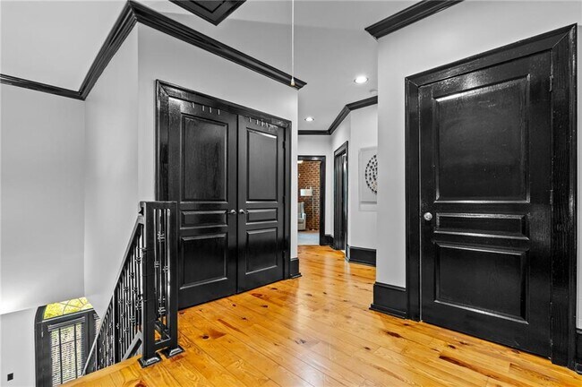 Building Photo - 5512 Glenridge Dr