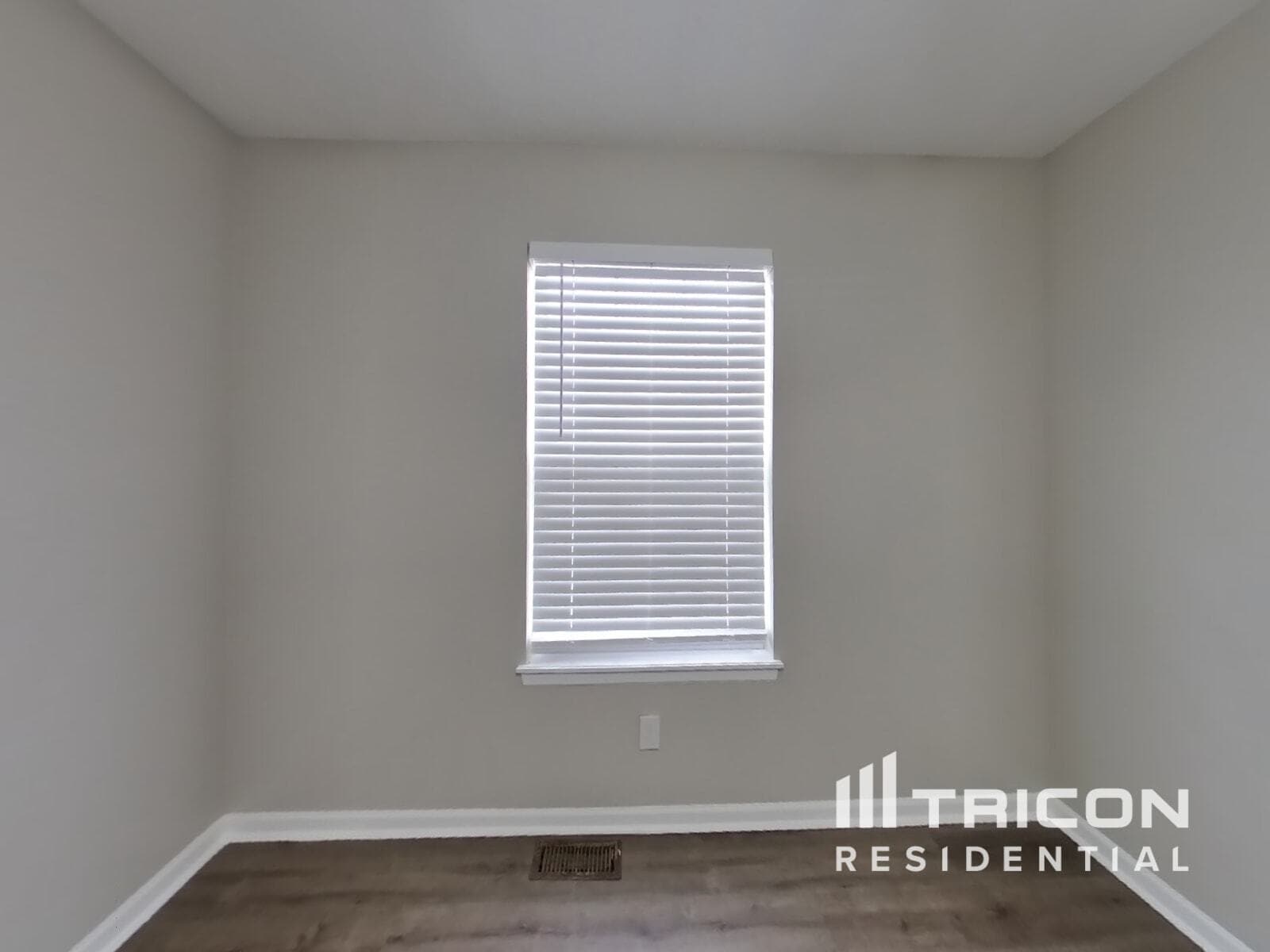 Building Photo - 1716 Lynn Cir