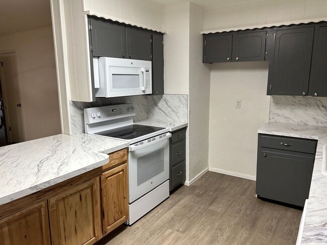 Building Photo - 1025 W Terry St