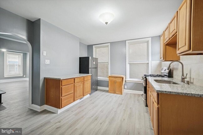 Building Photo - 1518 N Peach St