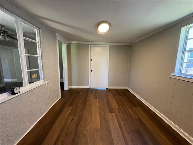 Building Photo - 1010 Isbell St