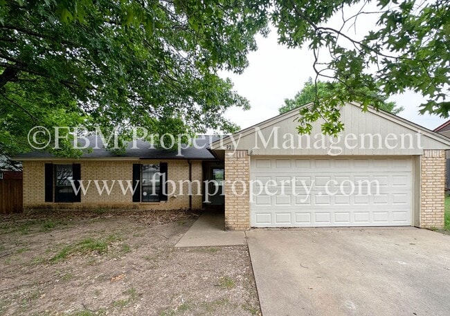 Primary Photo - 921 Park Pl Blvd