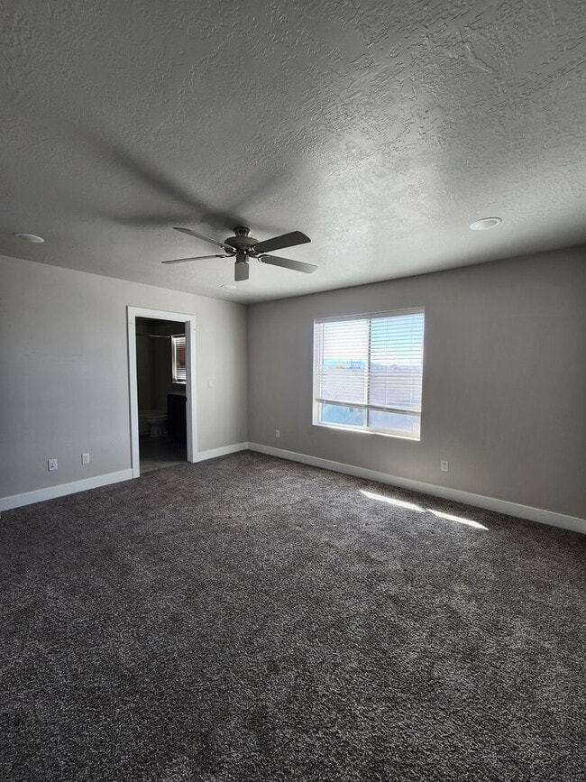 Building Photo - Modern 3-Bedroom Home with Balcony for Ren...