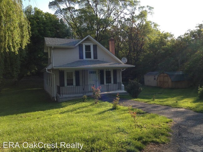 Primary Photo - 556 Round Hill Rd