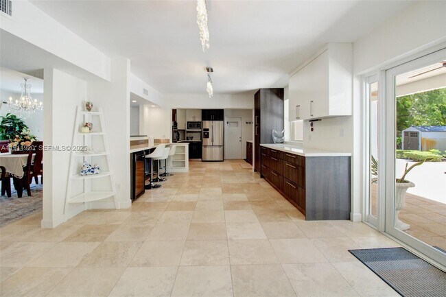 Building Photo - 6900 SW 104th St