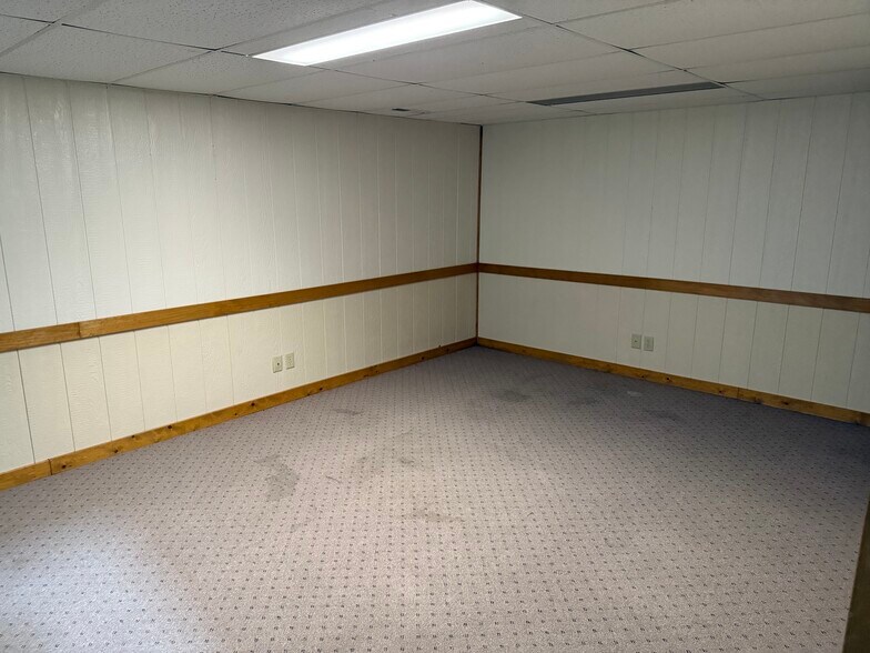 Building Photo - 2225 Yount St