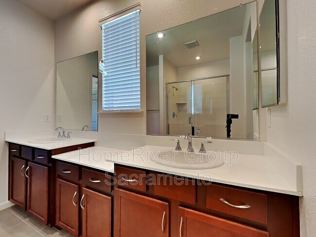 Building Photo - 1169 Knox Way