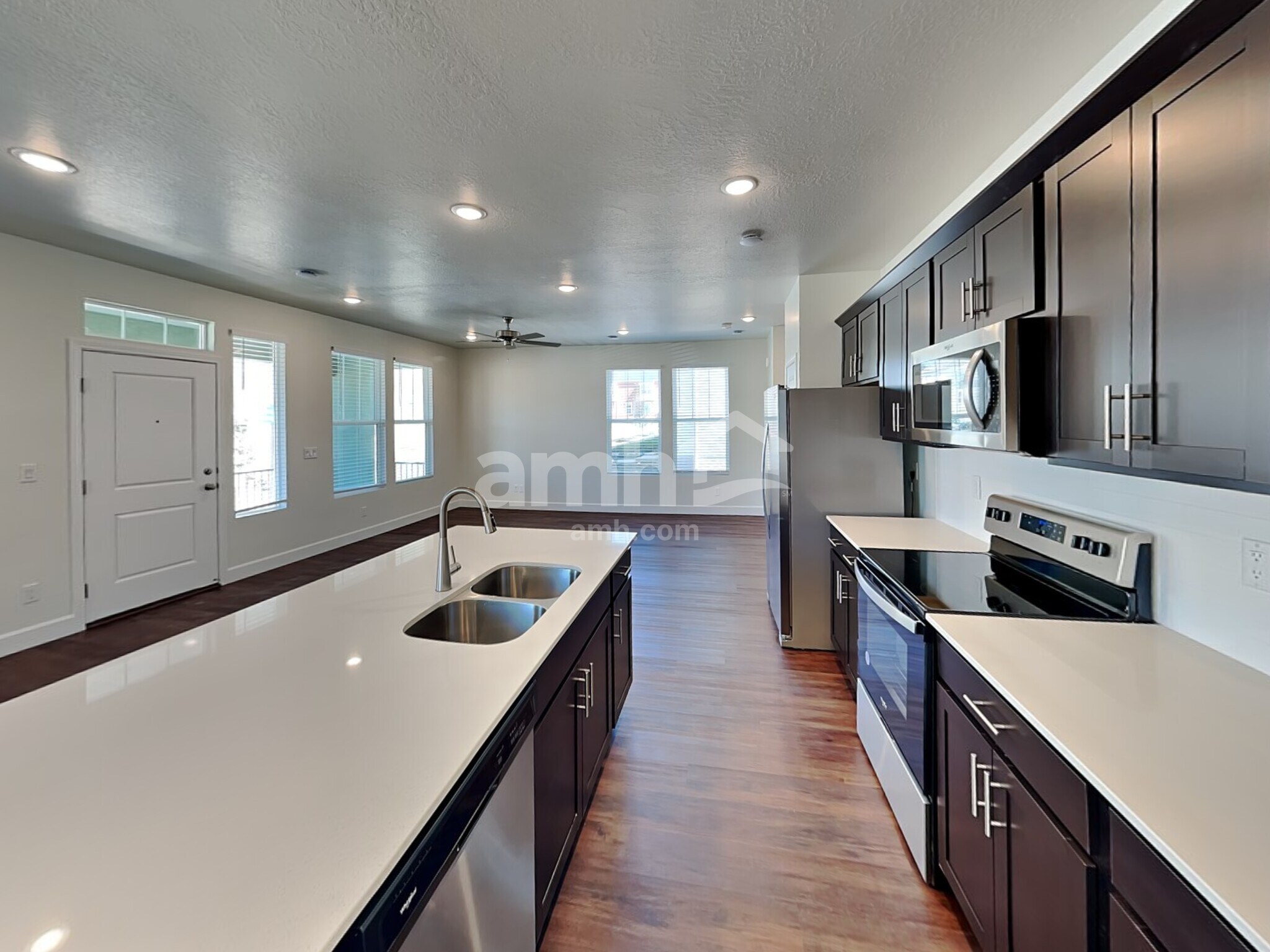 Building Photo - 11047 S Blue Byu Dr