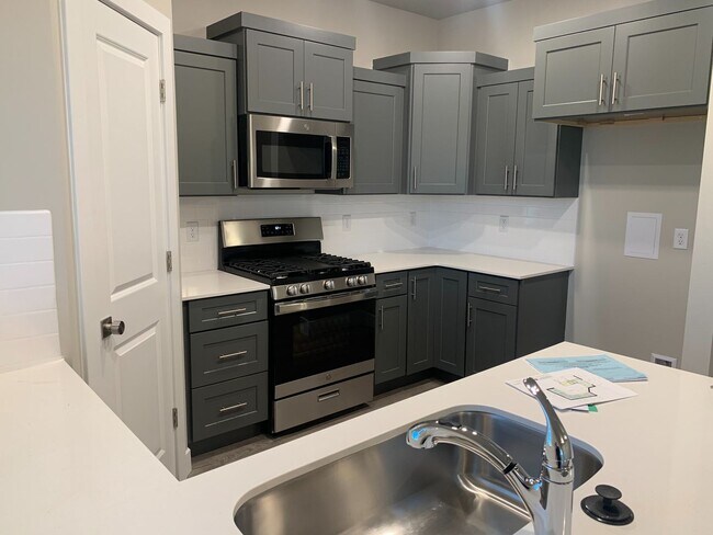 Building Photo - Beautiful Town home in Cedar City